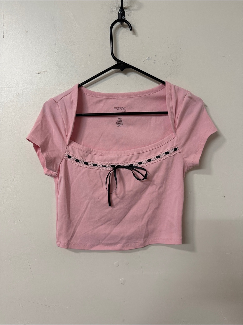 Pink Short Sleeve Scoop Crop Top with Ribbon Accent